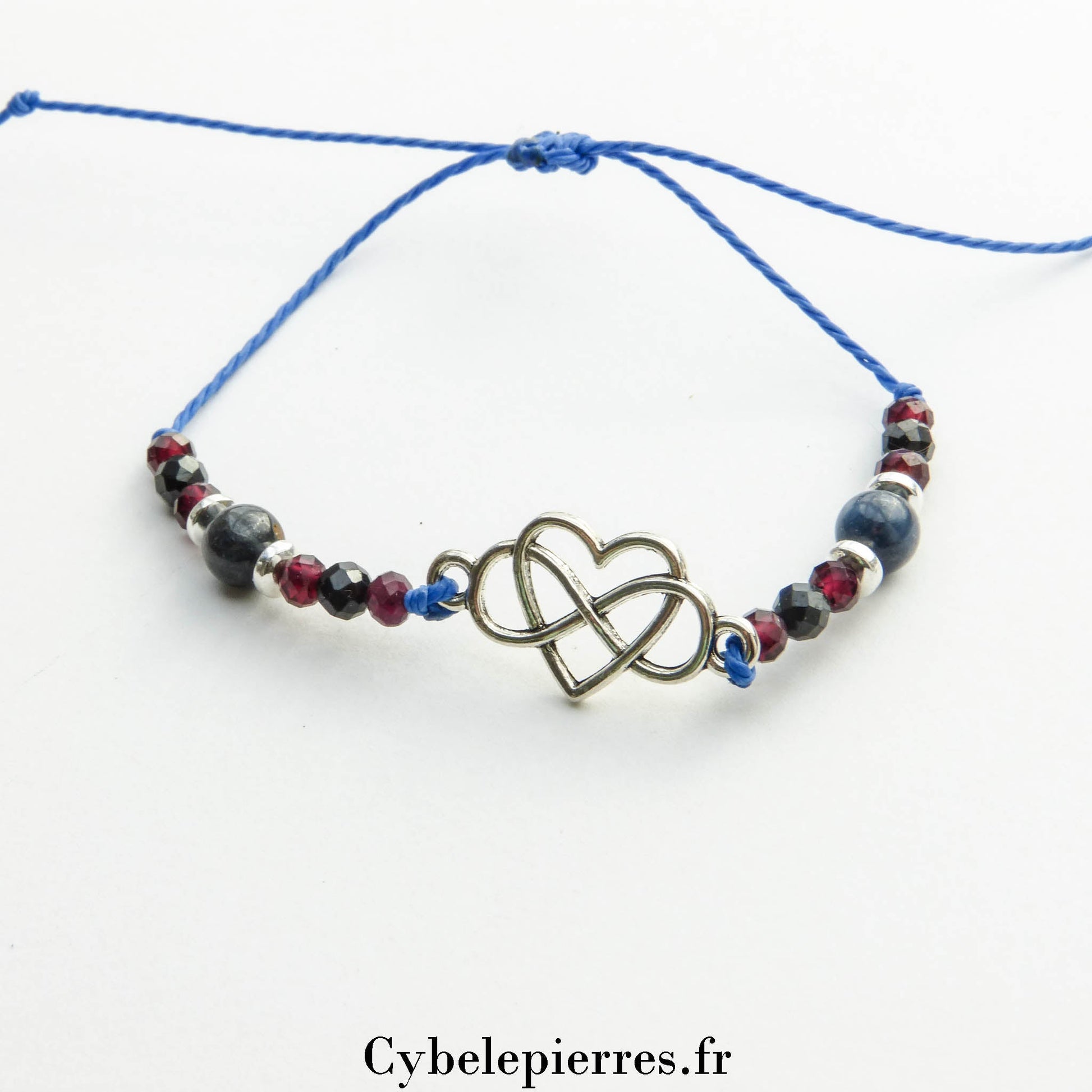 Bracelet macramé Grenat, Spinelle facettée (3mm) et Cyanite (6mm) – Breloques Cœur et Infini | Vitalité et Intuition - Cybele Pierres