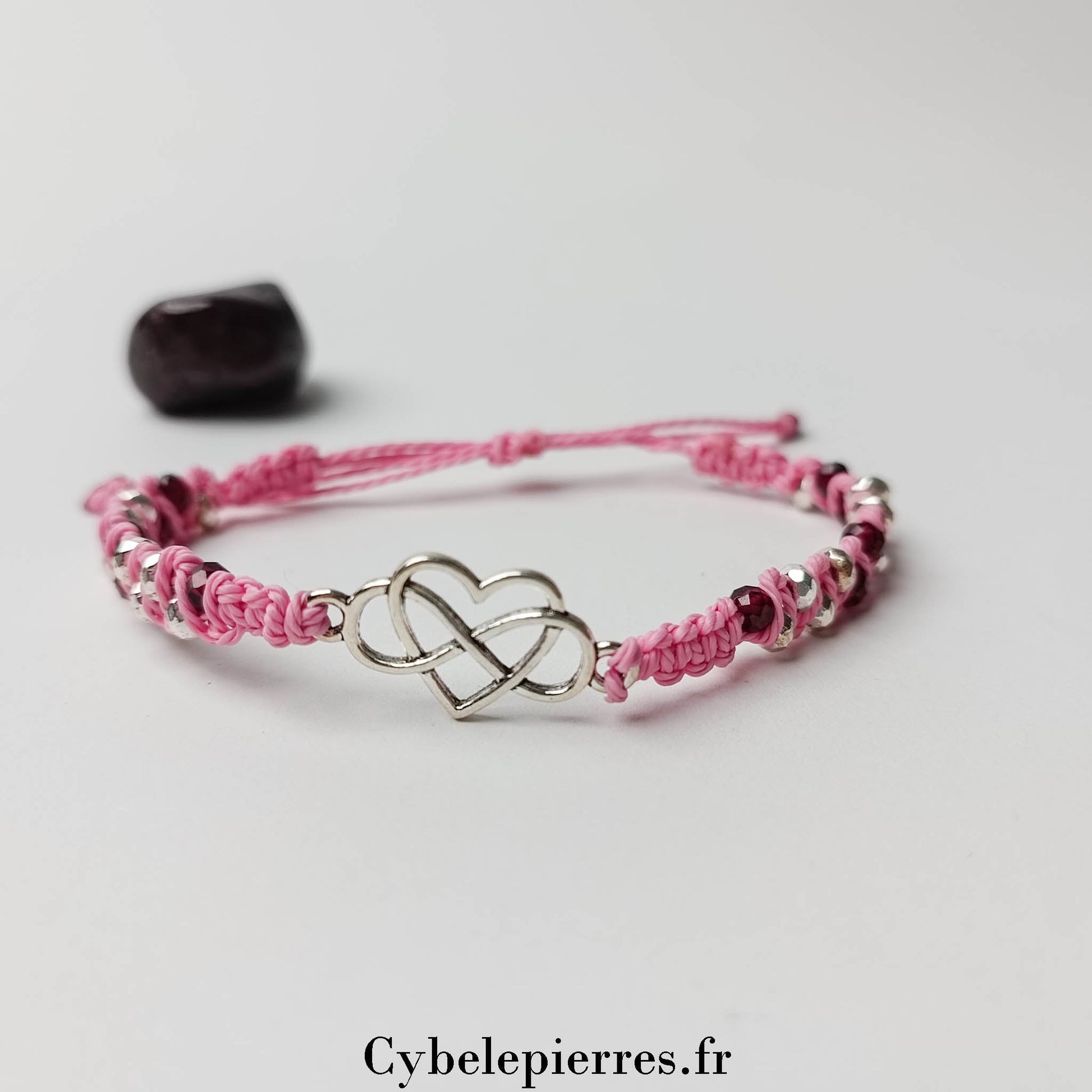 Bracelet Micro - Macramé - Grenat et Breloques (Cœur et Infini) | Passion et Force - Cybele Pierres