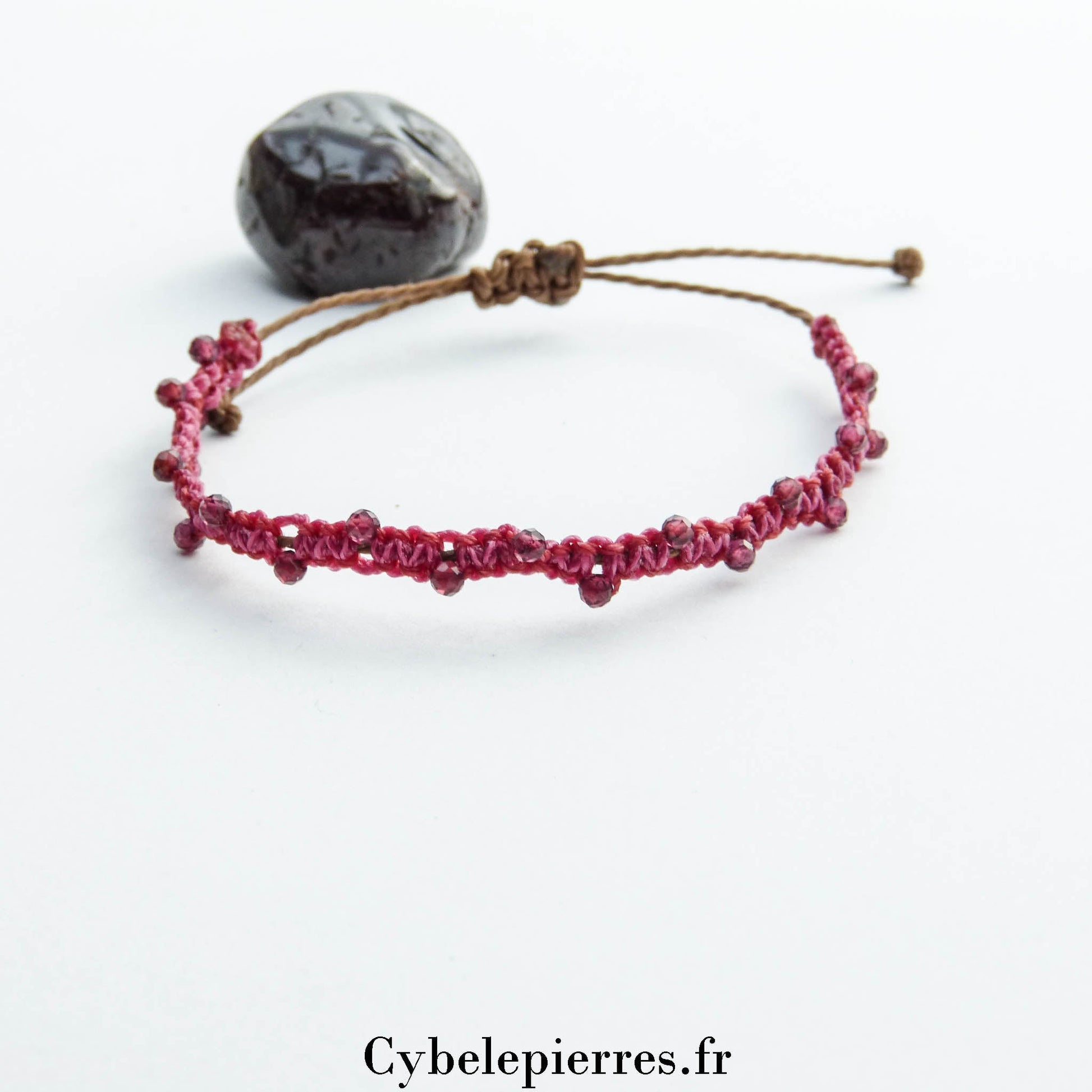 Bracelet réglable micro - macramé - Grenat facetté (3mm) | Énergie et Passion - Cybele Pierres
