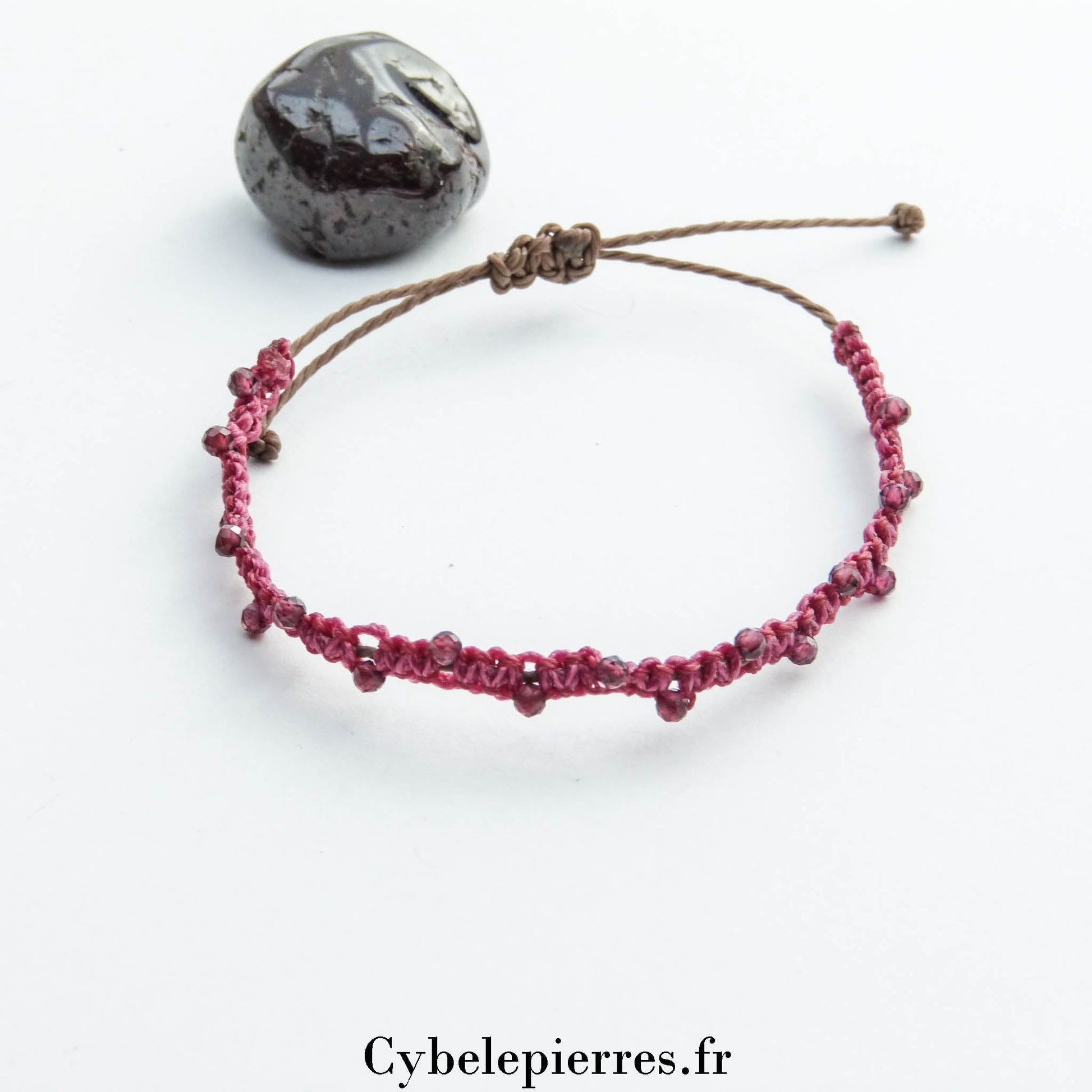 Bracelet réglable micro - macramé - Grenat facetté (3mm) | Énergie et Passion - Cybele Pierres