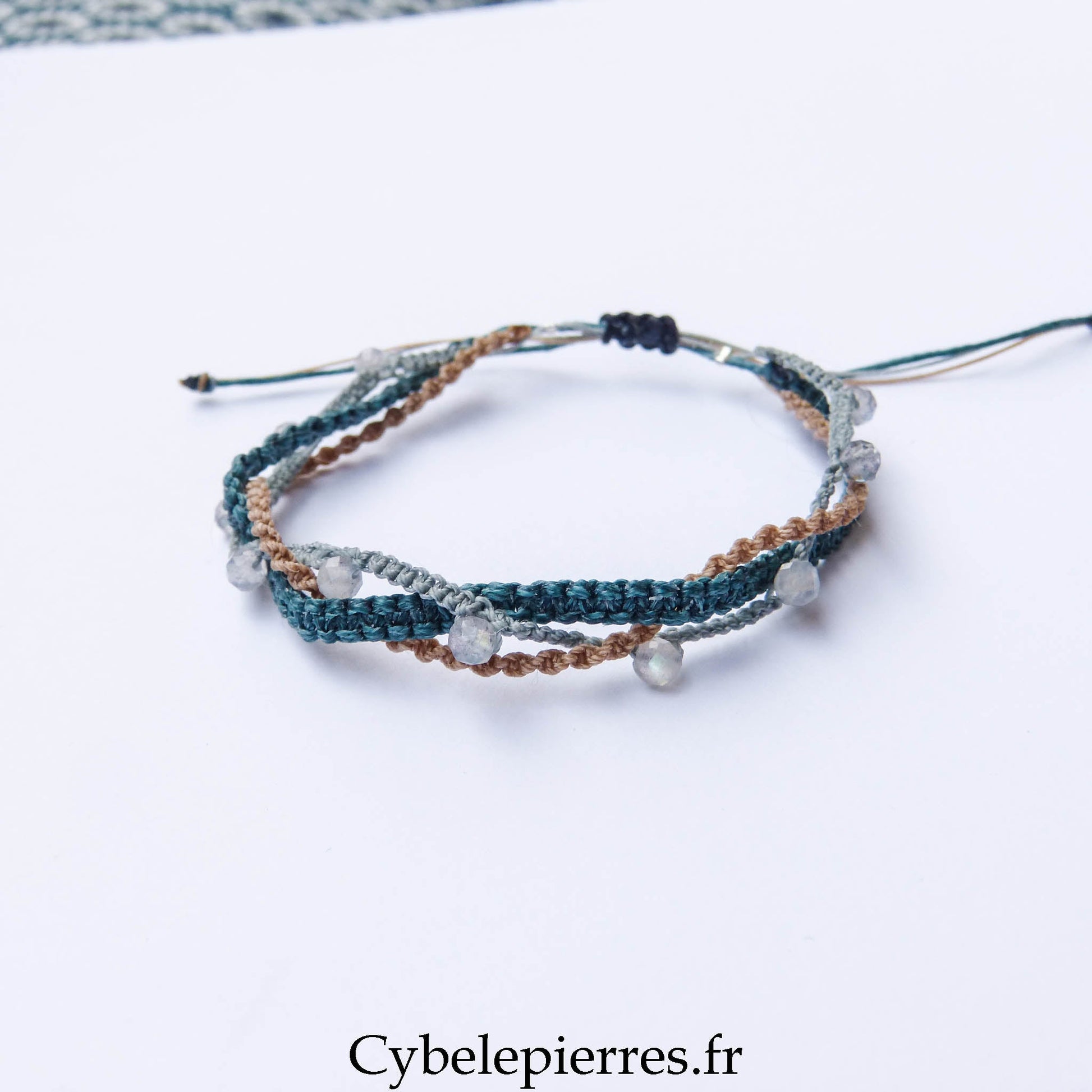 Bracelet “Trio Estival – Reflet Boréal” – micro macramé & labradorite - Cybele Pierres
