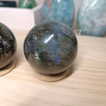 Sphère Labradorite (6 cm) – Intuition et Créativité | Madagascar - Cybele Pierres