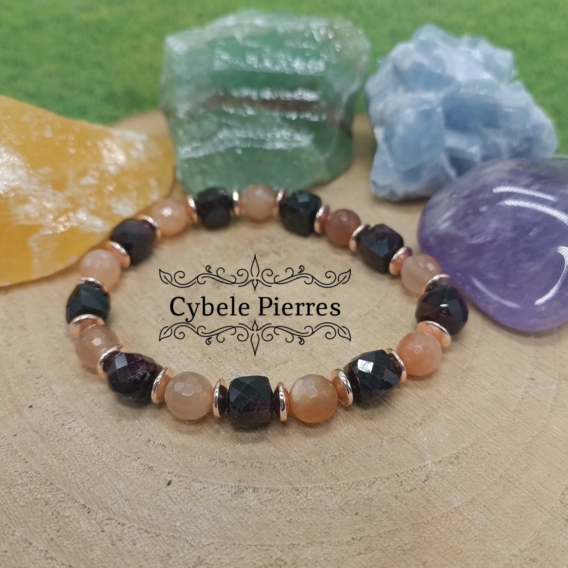 Bracelet Romance - Pierre de Lune facettée et Grenat carré facettée (8mm) - 18cm - Cybele Pierres