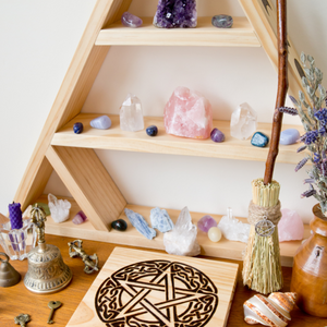 Une boîte de rangement pour pierres