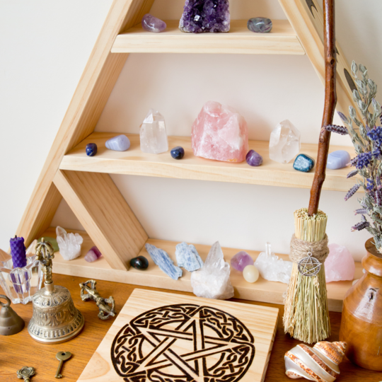 Une boîte de rangement pour pierres