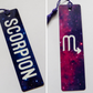 Marque-Pages Astro en Aluminium – 12 Signes du Zodiaque | Fond Galaxie