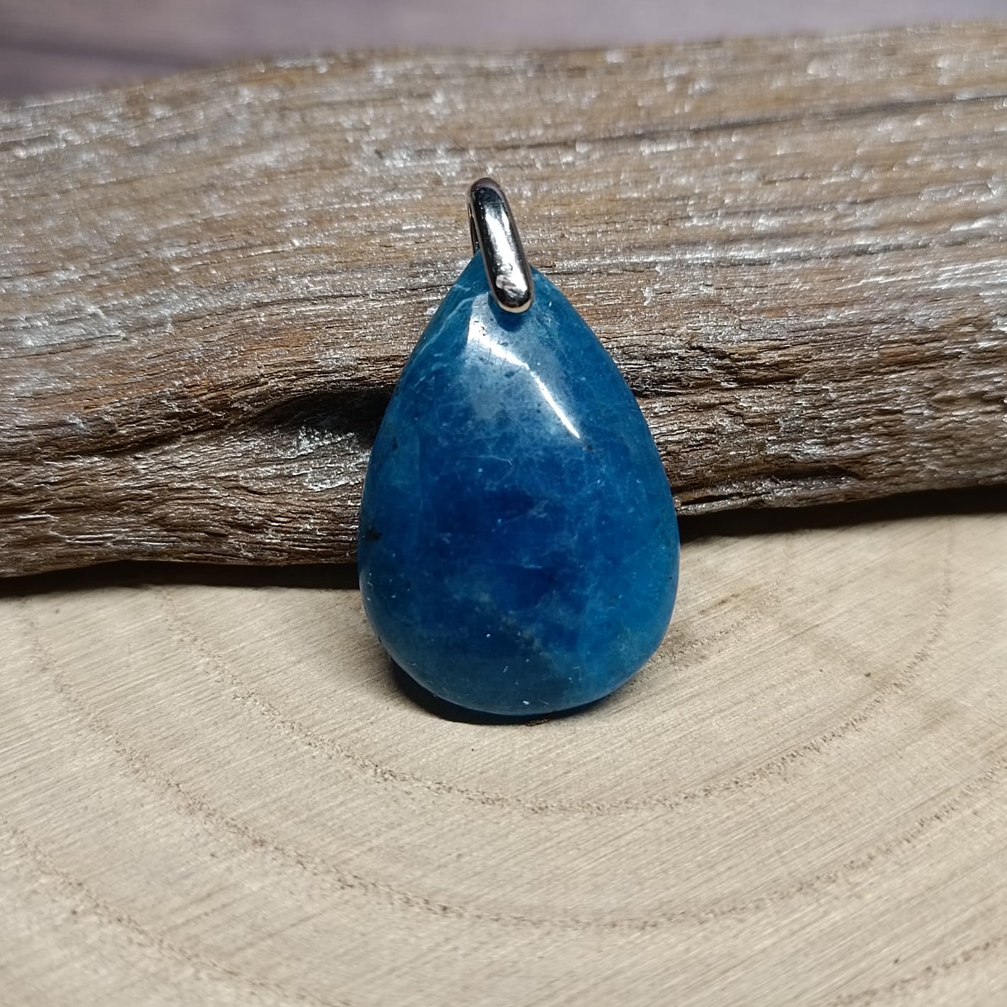 10. Pendentif Apatite bleue- 3cm