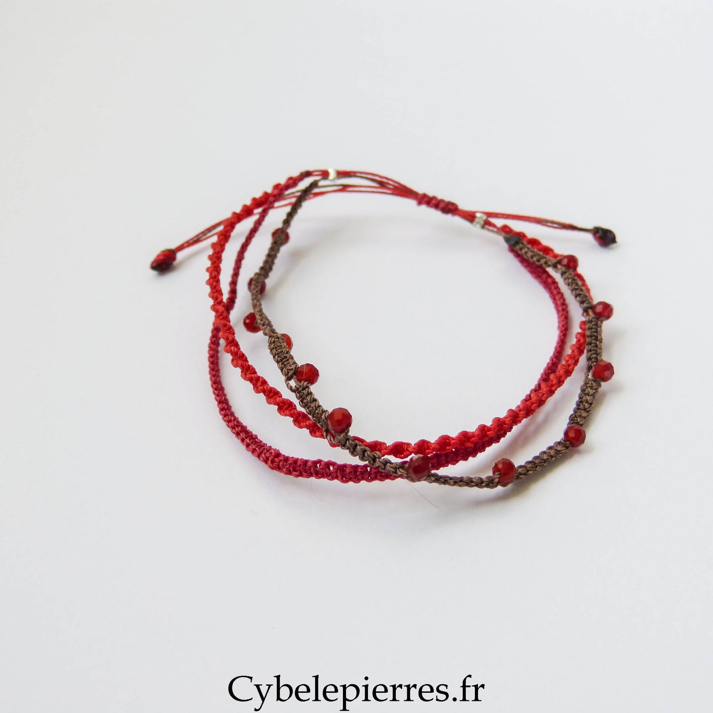 Bracelet “Trio Estival – Fruits Rouges” – micro macramé & cornaline
