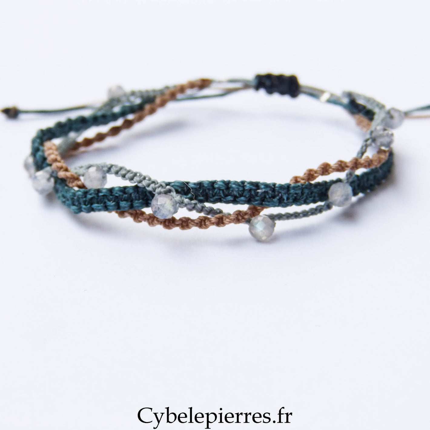 Bracelet “Trio Estival – Reflet Boréal” – micro macramé & labradorite
