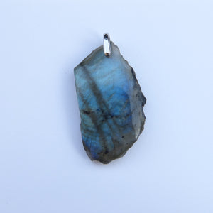 Pendentif Labradorite semi-polie (4cm)