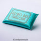 Pochette Verte avec texte  (Format S : Taille 9cm x 6cm)