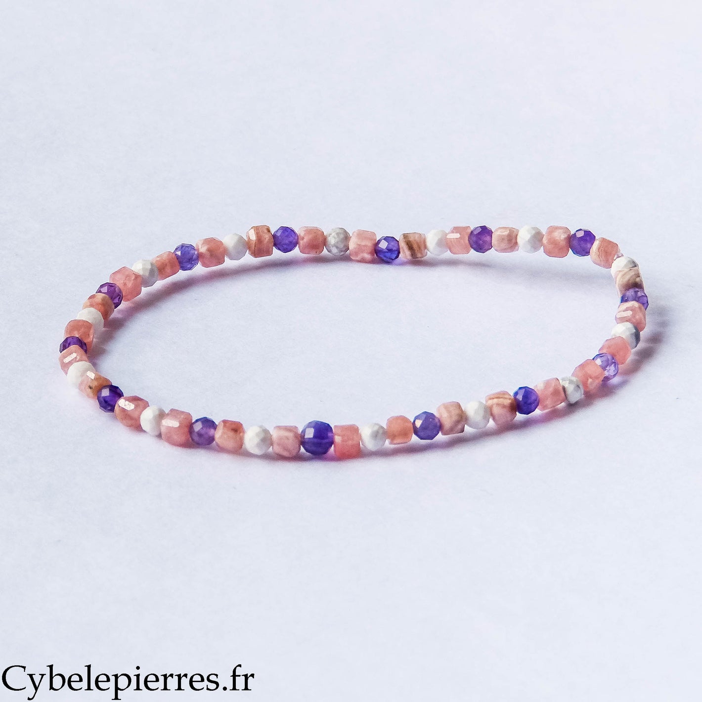 Bracelet Sérénité Absolue – Améthyste, Howlite et Rhodochrosite (4 mm carré facetté) – 18 cm | Lâcher-prise et Paix