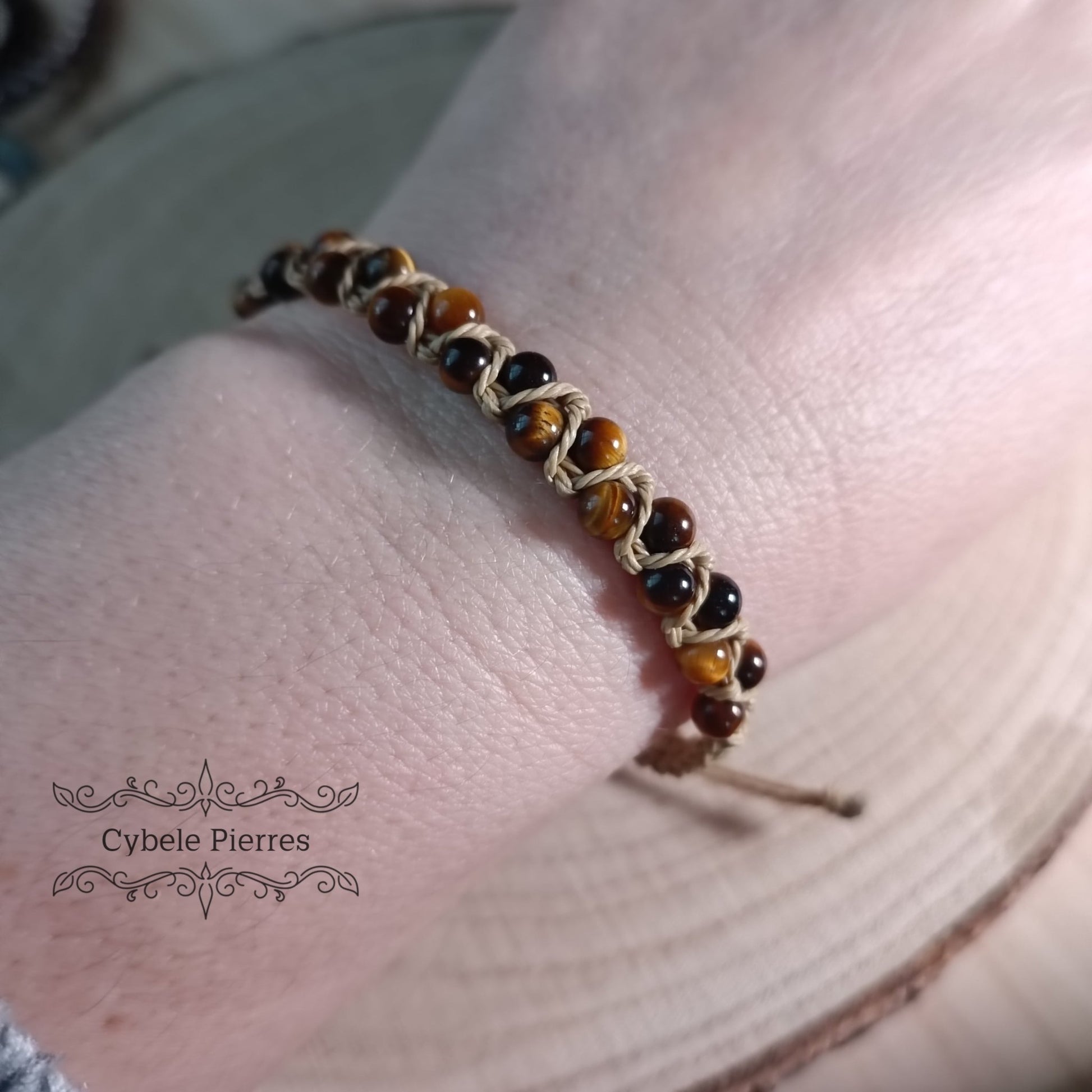 Bracelet Micro - Macramé - Œil de Tigre (4mm) | Force et Protection - Cybele Pierres