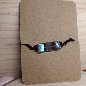 Bracelet Porte - bonheur réglable cordon - Labradorite et Grenat - Cybele Pierres