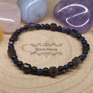 Bracelet Sérénité Éclatante: Iolite (Cordièrite) facetté, Onyx mat et Sodalite facetté (3 et 4mm) - 17cm - Cybele Pierres