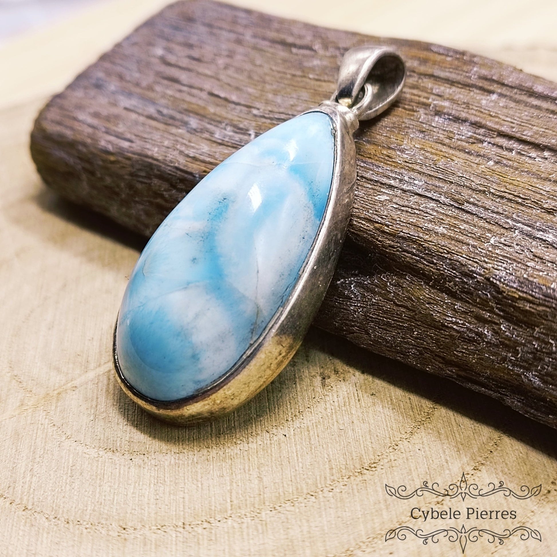 Pendentif Larimar Extra (40mm) - Sérénité et Harmonie - Cybele Pierres