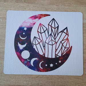 Tapis de souris – Lune et cristaux (23×20 cm)