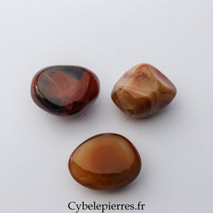Sardonyx roulée – Madagascar | Stabilité et Force - Cybele Pierres