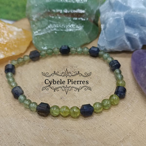 Bracelet Changement en douceur-  iolite (Cordiérite) et Péridot (4 et 6mm) - 17cm