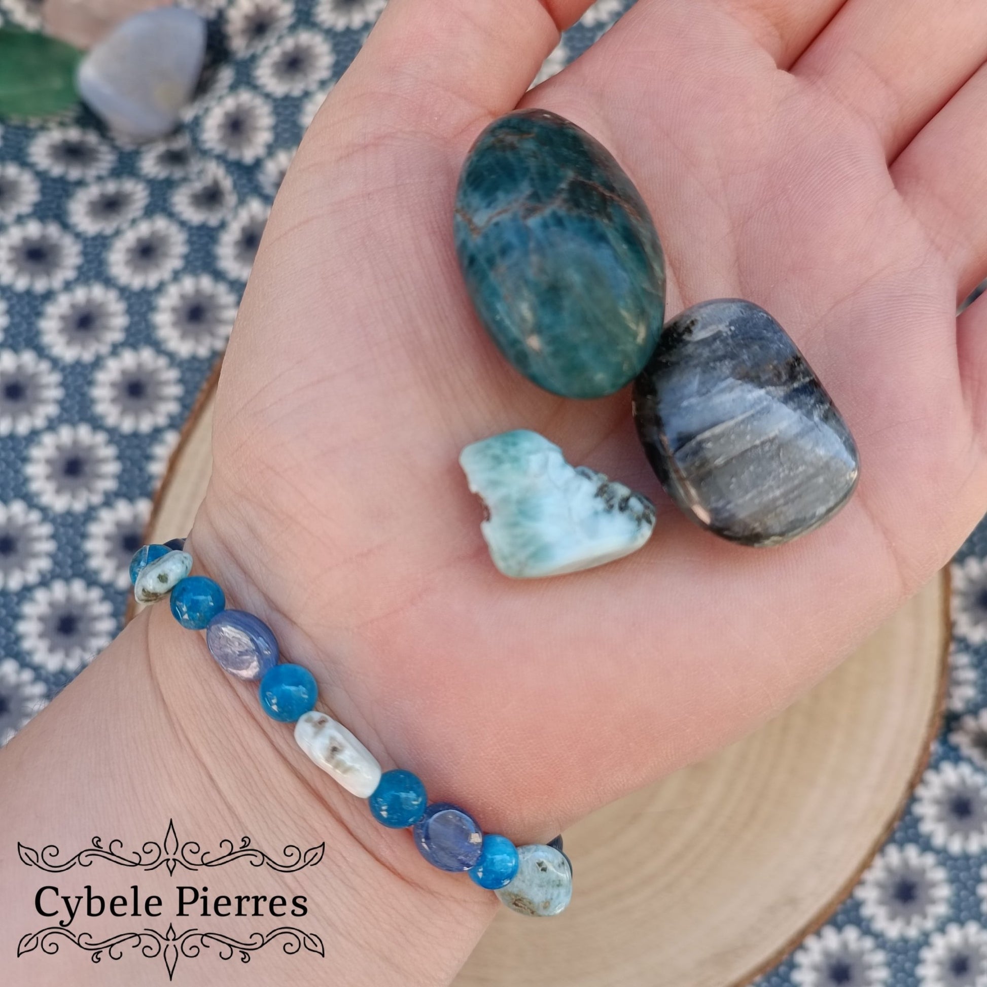 RESERVE - Bracelet "Je m'exprime" - Cyanite, Larimar et Apatite (6 et 8mm) - 18cm - Cybele Pierres